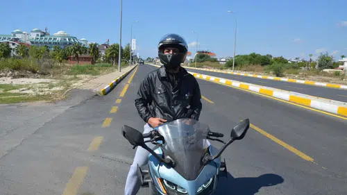 Serik'te Yola Saçılan Parayı Topladı, Sosyal Medyadan Sahibini Buldu