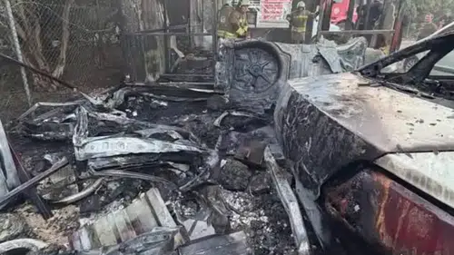 Hatay'da Oto Galeride Yangın: Alevlerin Sıçradığı 3 Araç Zarar Gördü