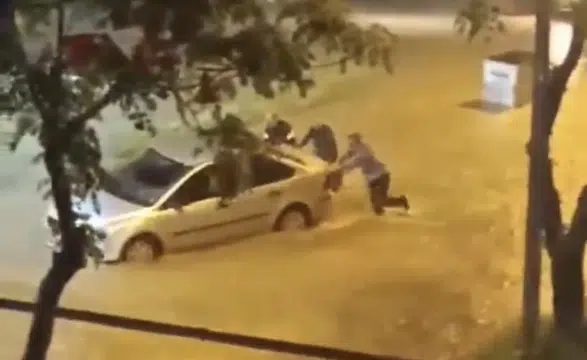 Adana’da Sağanak Kabusu: Cadde ve Sokaklar Göle Döndü!