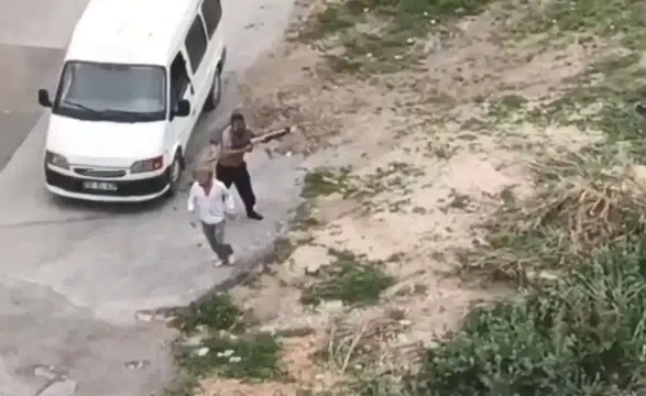 Mersin’de Sokak Savaşı, Dün Taşlar Bugün de Silahlar Konuştu