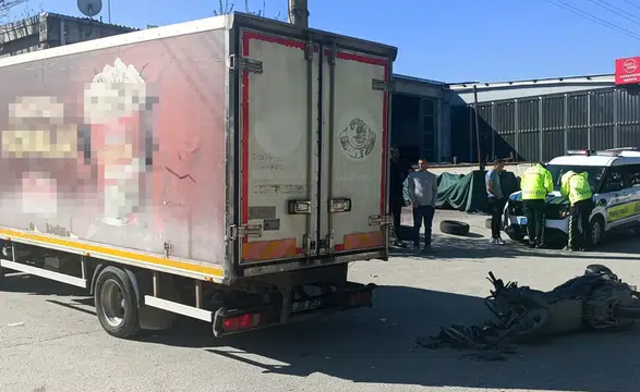 Burdur Küçük Sanayi'de Korkutan Kaza: Genç Sürücü Yaralı