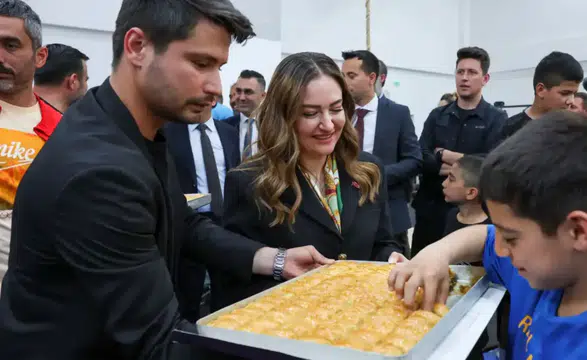 Antalya Büyükşehir Pehlivanlarına Yeni Sezon Öncesi ‘Tatlı’ Sürpriz