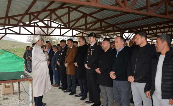 Korkuteli'de Şehit Babası 21 Yıl Sonra Evladına Kavuştu