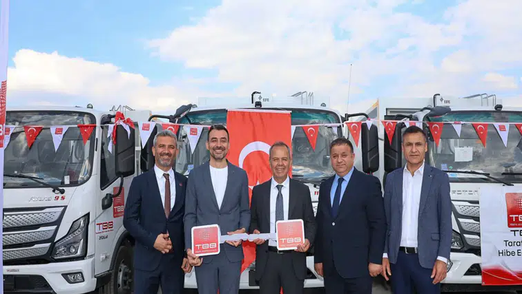 Manavgat Belediyesi’nin Hizmet Filosu Güçleniyor: TBB’den Çöp Kamyonu Hibesi