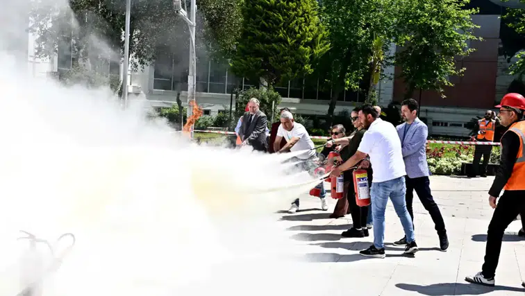 Muratpaşa'da Alevlere Karşı 45 Derecelik Müdahale Gerçekleşti