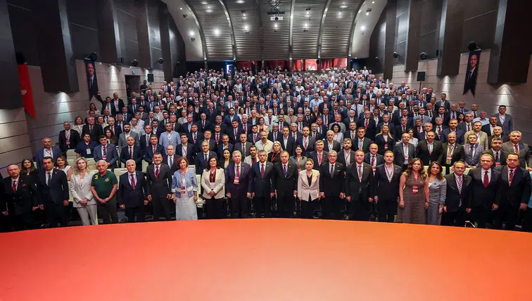 CHP’de Kritik Zirve: Özgür Özel ve Belediye Başkanları Yarın Bir Araya Gelecek