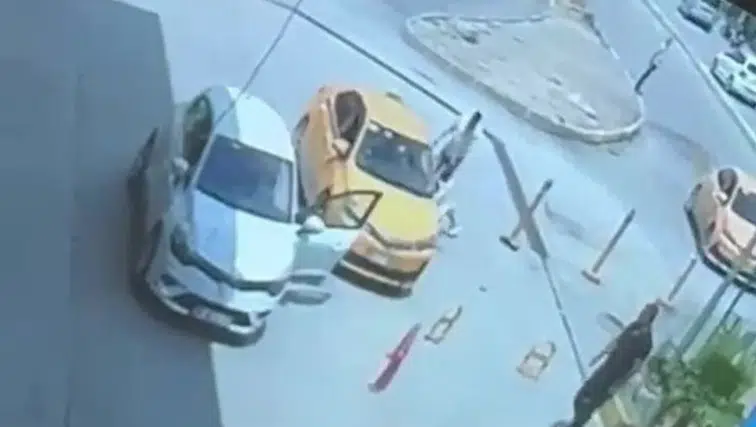 Adana'da Trafikte Dehşet: Taksiciyi 5 Yerinden Bıçaklayıp Kaçtı
