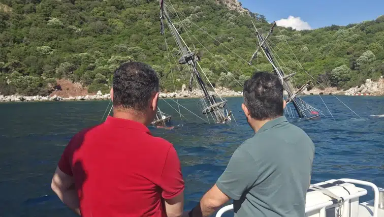 Marmaris Akvaryum Koyu'nda Tur Teknesi Suya Gömüldü