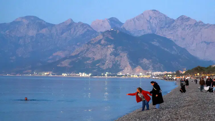 Antalya’da Hıdırellez Coşkusu: Dilekler Şafak Vakti Suyla Buluştu