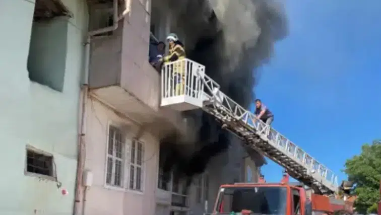 Isparta Yalvaç'ta 6 Kişilik Aile Alevlerin Arasında Mahsur Kaldı