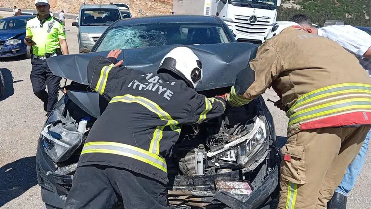 Hatay'da 2 Aracın Karıştığı Kazada 1 Yaralı