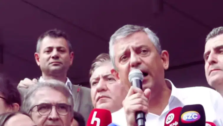 Özgür Özel CHP Genel Merkezi’nden Ayrılıyor: Geri Gelmek Üzere Çıkıyorum!
