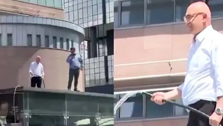 CHP'de Büyük Abluka: Mahmut Tanal Elinde Hortumla Çatıya Çıktı!