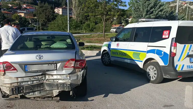 Burdur'daki Manastır Kavşağı'nda Çarpıştılar: 1 Yaralı