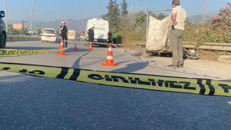 Hatay'da Can Pazarı: Motosiklet Sürücüsü Tırın Altında Can Verdi!