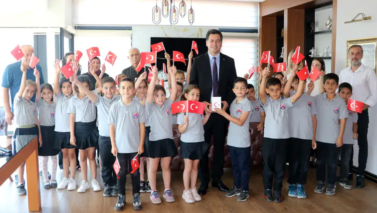 Alanyalı Miniklerden Alkışlanan Hareket: Harçlıklarını Bağışladılar