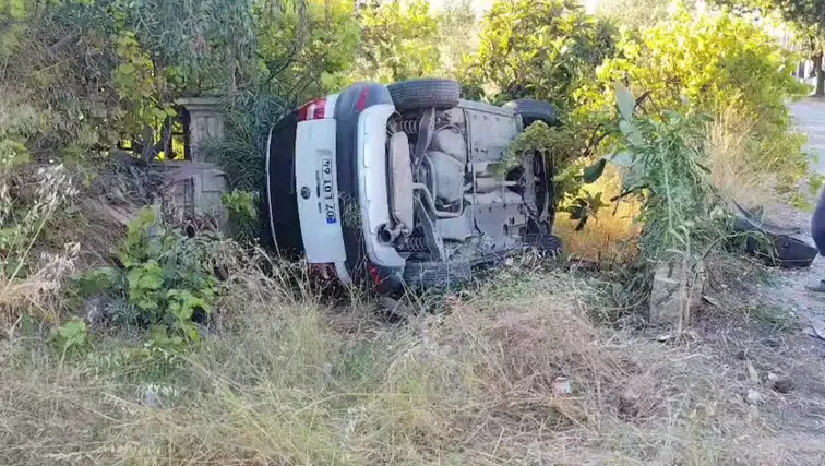 Manavgat’ta Korkutan Kaza: Otomobil Bahçeye Uçtu