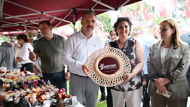 Kemer’de El Emeği Göz Nuru Sanat ve Spor Bir Araya Geldi