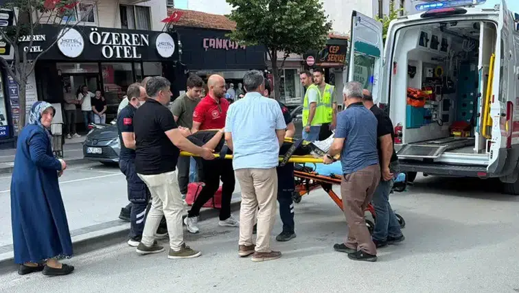 Burdur'da Kamyonetle Çarpışan Elektrikli Bisiklet Sürücüsü Yaralandı