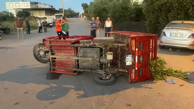 Serik’te Trafik Kazası: Aynı Aileden 4 Kişi Yaralandı