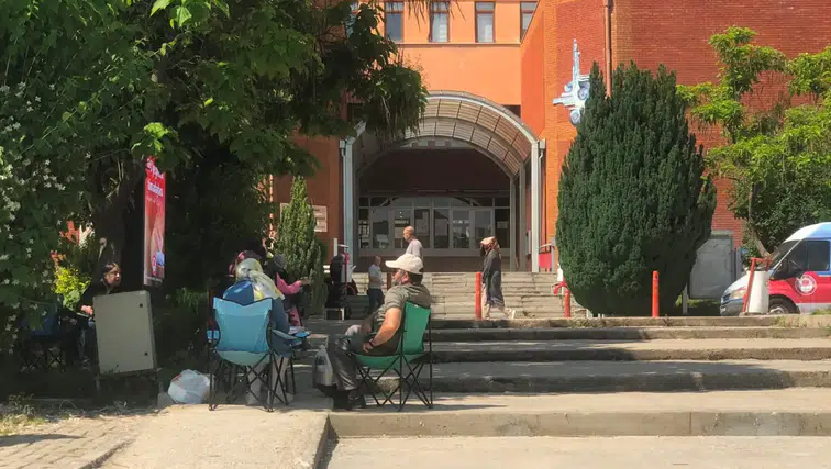 Isparta'da YKS Heyecanı: 21 Bin Aday Sınavda, Aileler Kapıda