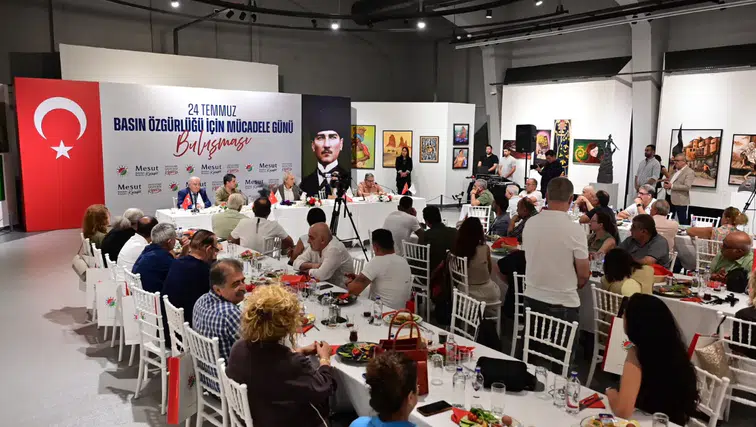 Antalyalı Gazetecilerden ‘Özgürlük’ Çıkışı