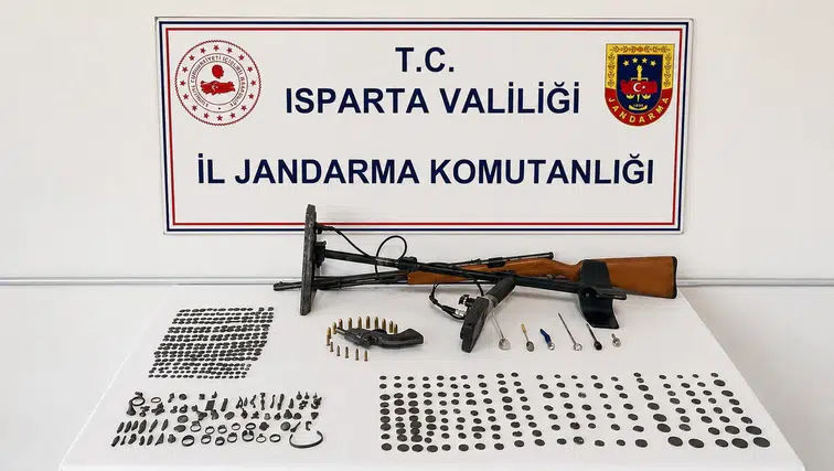 Isparta'da Tarihi Eser Operasyonu: Evden Koca Bir Müze Çıktı!