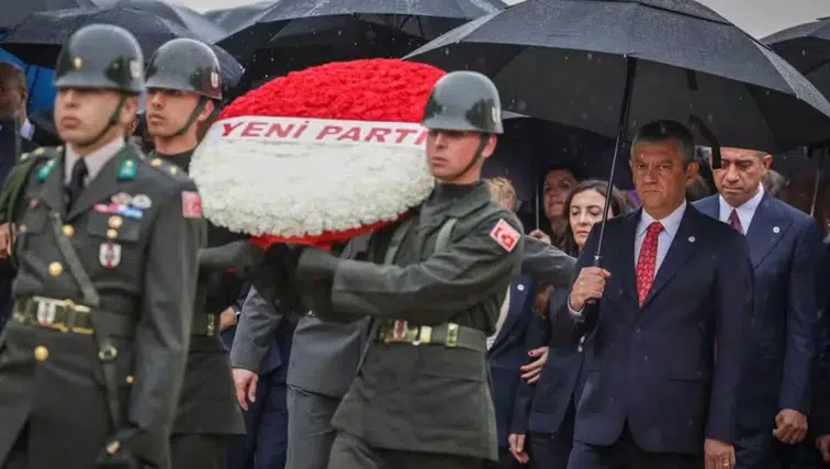 YENİ Parti Antalya Vekilleri Özgür Özel ile Birlikte Anıtkabir'e Çıktı