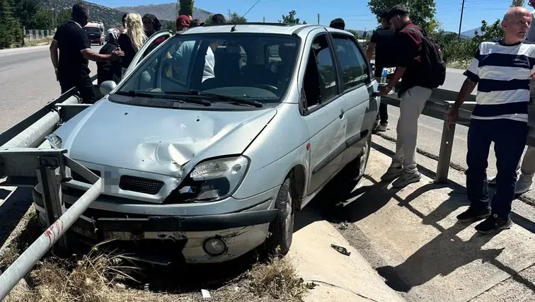 Burdur-Antalya Karayolunda Aileyi Taşıyan Otomobil Refüje Çıktı! 6 Yaralı