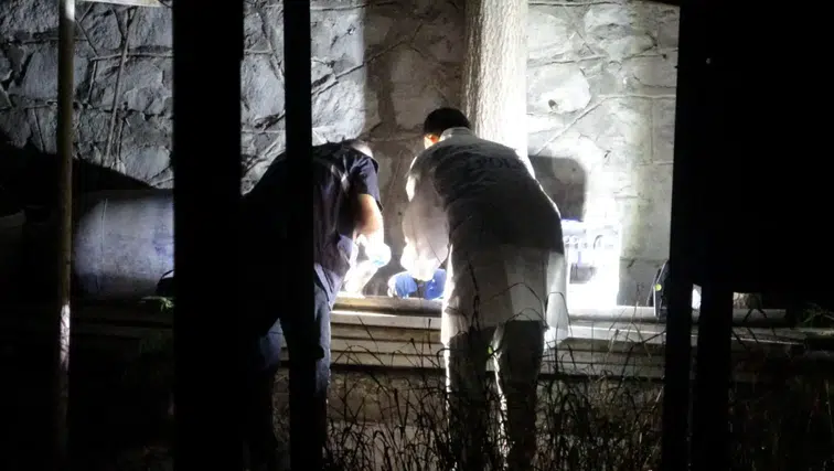 Park Halindeki Otomobil Alev Topuna Döndü! Patlamada 2 Genç Yaralandı