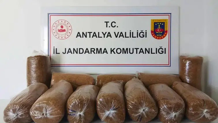 Alanya'da Şüpheli Araçtan 72 Kilo Kaçak Tütün Çıktı