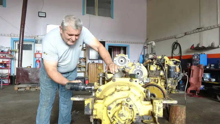 A'dan Z'ye İş Makinesi Yeniliyor: Ispartalı "Greyder Ahmet" Çırak Bulamıyor!