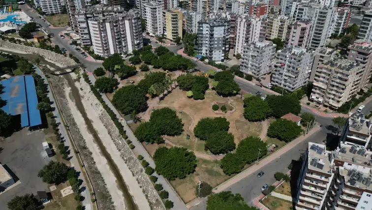Mezitli’de İki Park Yenileniyor: Çocuklara ve Gençlere Yeni Alanlar!