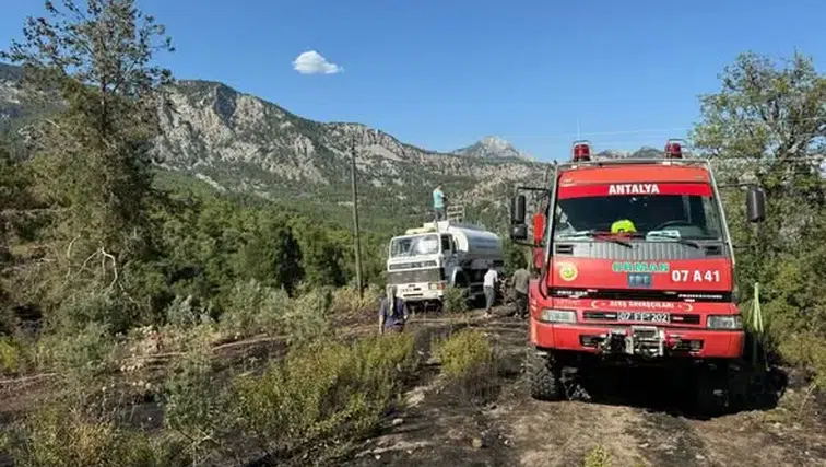 Kemer'de Korkutan Orman Yangını Kısa Sürede Söndürüldü!