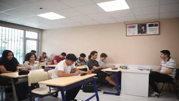 Konyaaltı'nda LGS ve TYT Adayları Yaz Kampında Buluşuyor