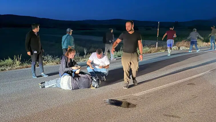 Fransız Turist Burdur'da Kaza Yaptı: 3 Koyun Öldü, Bilekleri Kırıldı