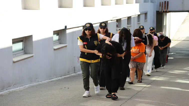 Adana Merkezli Fuhuş Operasyonu: 17 Şüpheli Tutuklandı