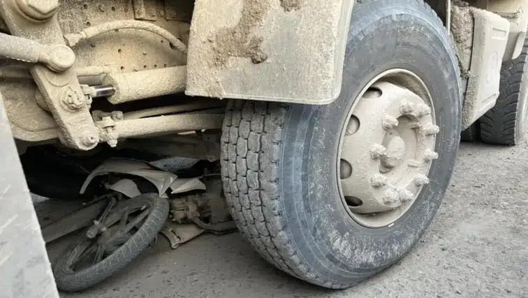 Hatay'da Kamyonun Altında Kalan Motosiklet Sürücüsü Yaşamını Yitirdi