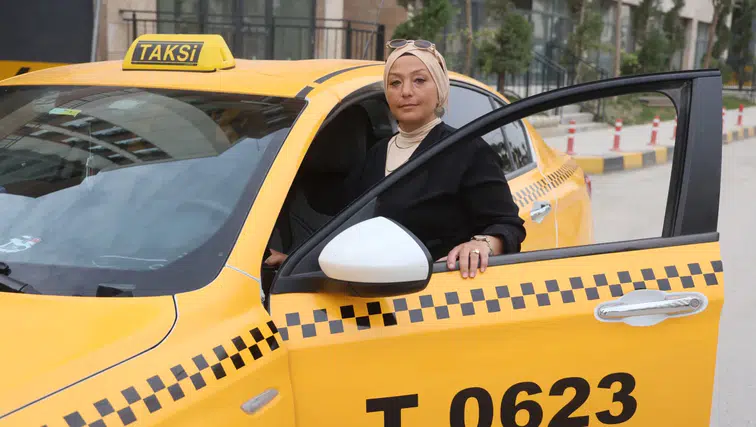 Hatay’da Ağabeyinden Direksiyonu Devralan Deniz Helvacıoğlu Kentin "Deniz Ablası" Oldu