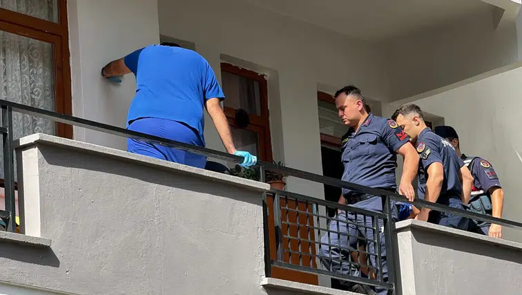Alanya'da Tartıştığı Kız Kardeşini Balkondan Attı, Sonra Canına Kıydı