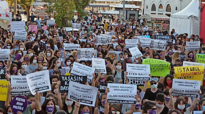 Kadınlardan Diyanet’e rest: “Kıyafetimize, hayatımıza karışamazsınız"
