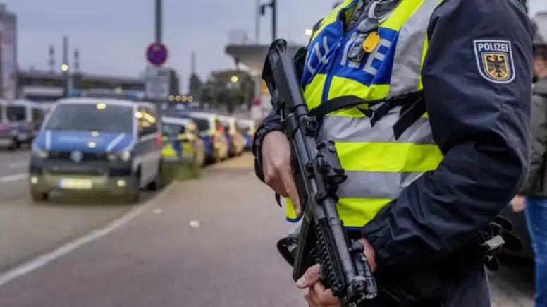 Almanya'da Patlama Sesleri! Yanmış Otobüs ve Ceset Bulundu