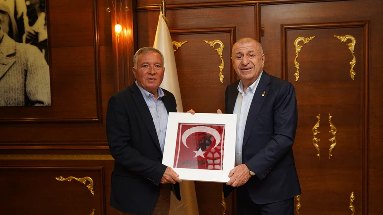 Ümit Özdağ’dan  Belediye Başkanı'na Övgü: “Gerçekten Kıskandım”