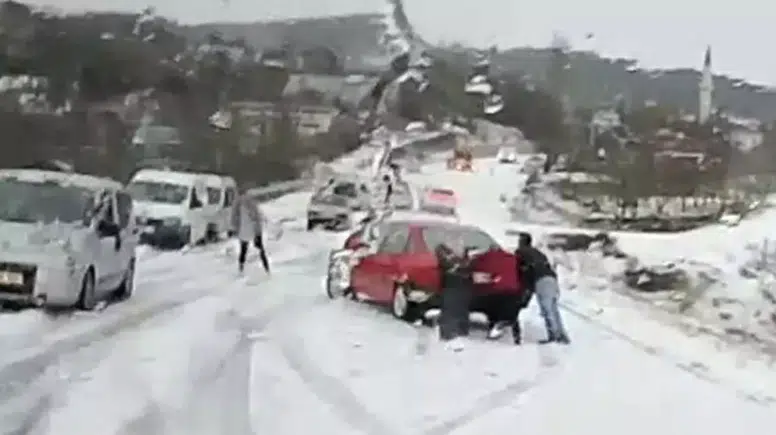 Muğla’da Kış Manzarası: Seydikemer’de Dolu Etkili Oldu