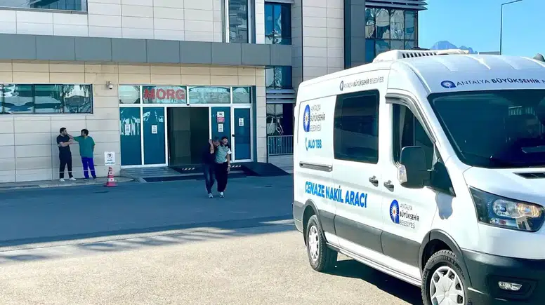Antalya Kaş’ta Sokak Ortasında Bıçaklı Saldırı