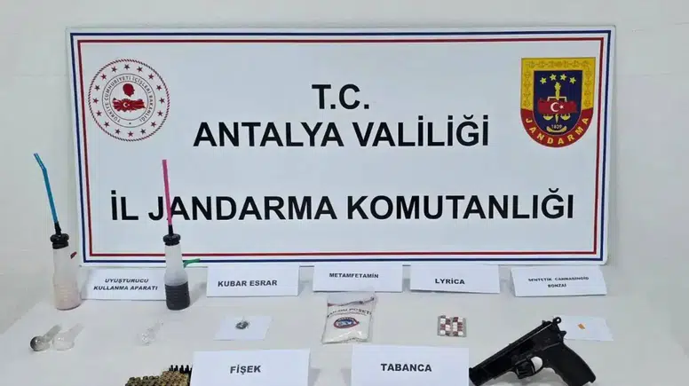 Döşemealtı’nda Ev ve Araçlara Uyuşturucu Baskını