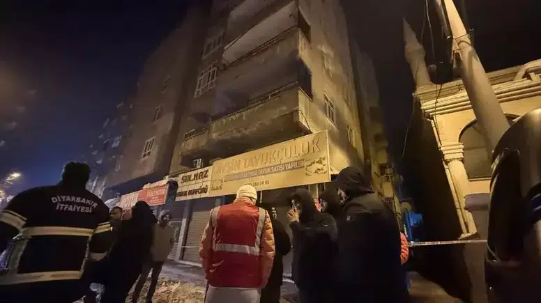 Kolon Çatladı, Binalar Tahliye Edildi:83 Kişi Tahliye edildi