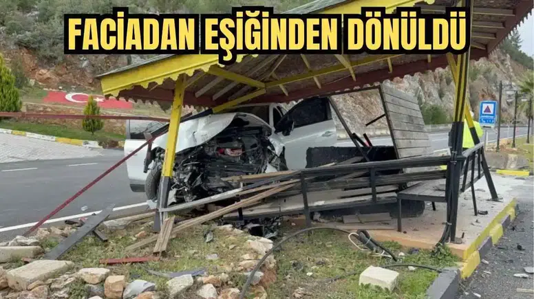 Otomobil Jandarma Noktasına Daldı!