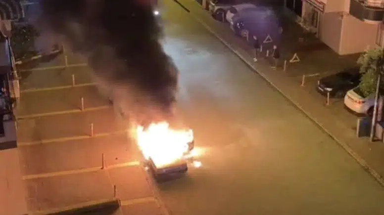 Adana'da korku dolu anlar: Otomobil alevlere teslim oldu!