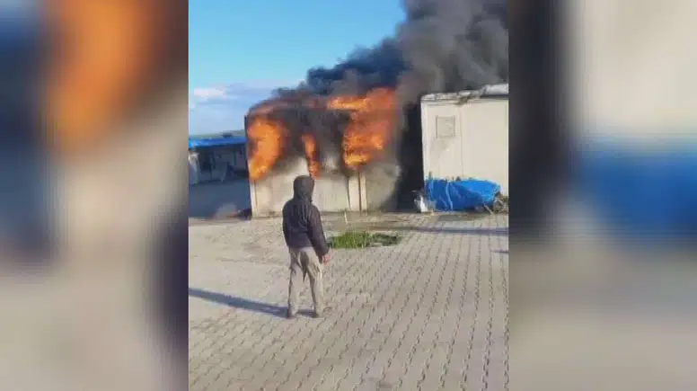Hatay'da Konteyner Alevlere Teslim: Geceyi İtfaiye Sirenleri Böldü!